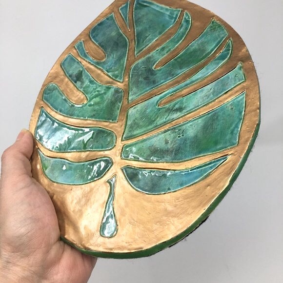 Handmade Ceramic Green and Gold Monstera Leaf Large Tray Coaster - Picture 9 of 16